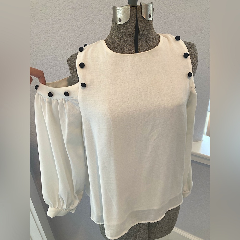 Do + Be Off Shoulder White Long Sleeve Top (Size Medium) - Like New